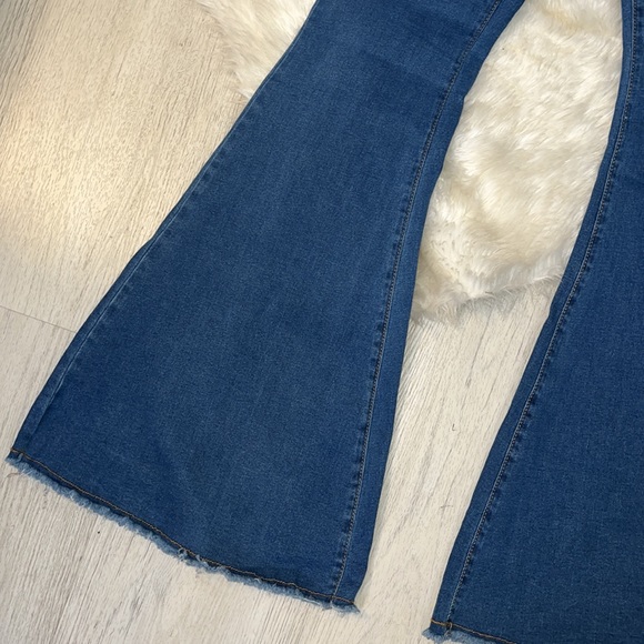 SOLD GORGEOUS SHEIN Medium Wash High Waisted Bell Bottom Stretch Jeans - Picture 9 of 11